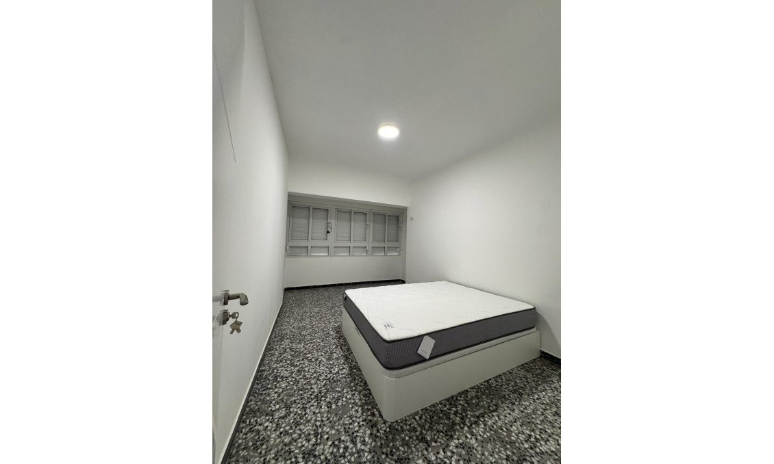 Használt Ingatlanok - Apartman -
Torrevieja - Costa Blanca