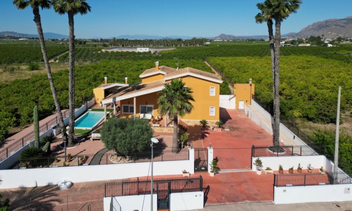 Használt Ingatlanok - Villa -
Orihuela - Inland