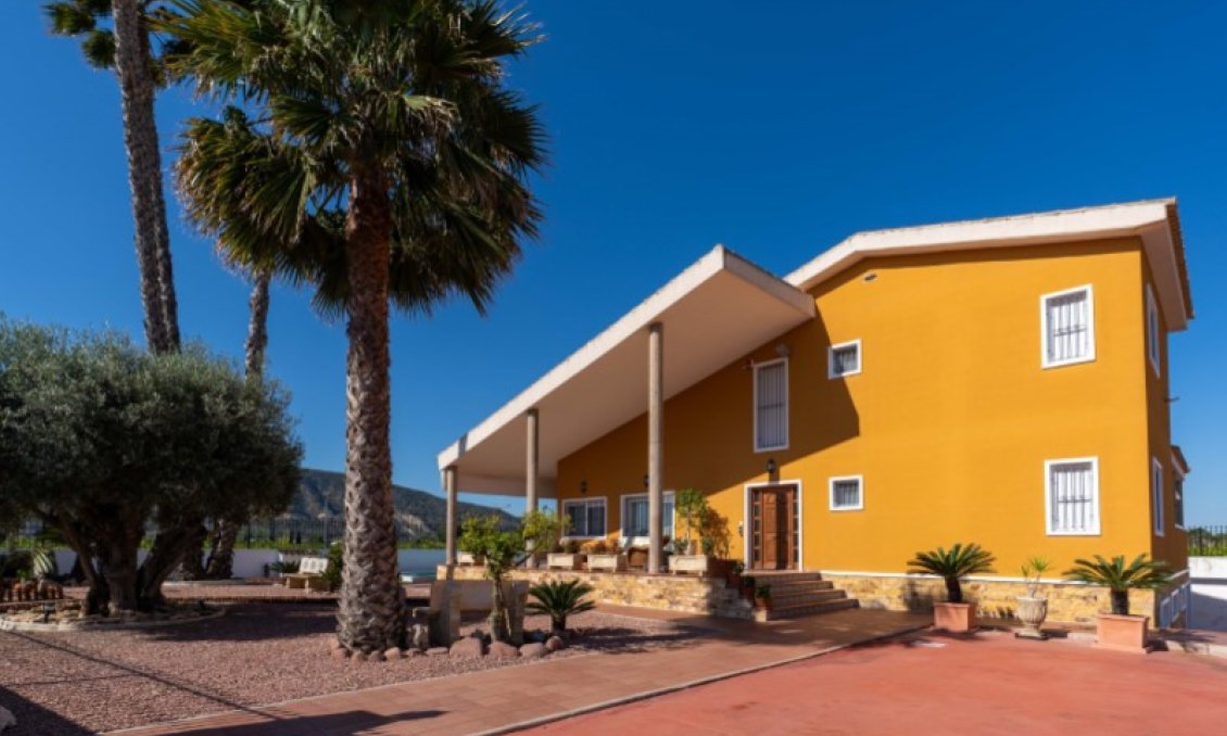 Használt Ingatlanok - Villa -
Orihuela - Inland