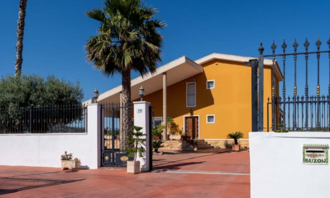 Használt Ingatlanok - Villa -
Orihuela - Inland