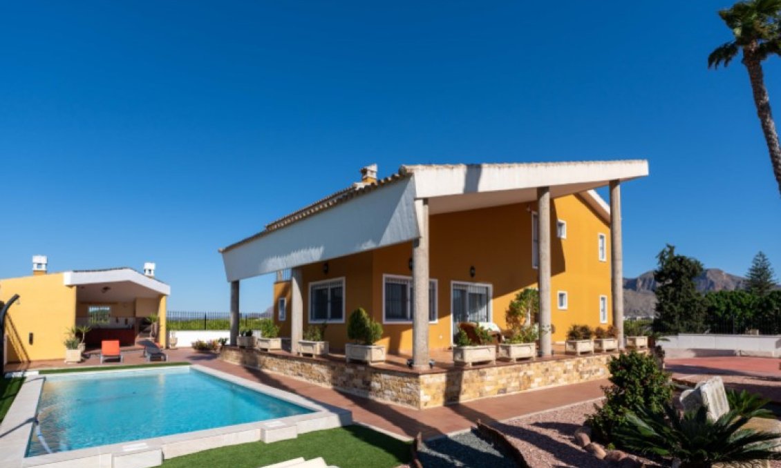 Használt Ingatlanok - Villa -
Orihuela - Inland