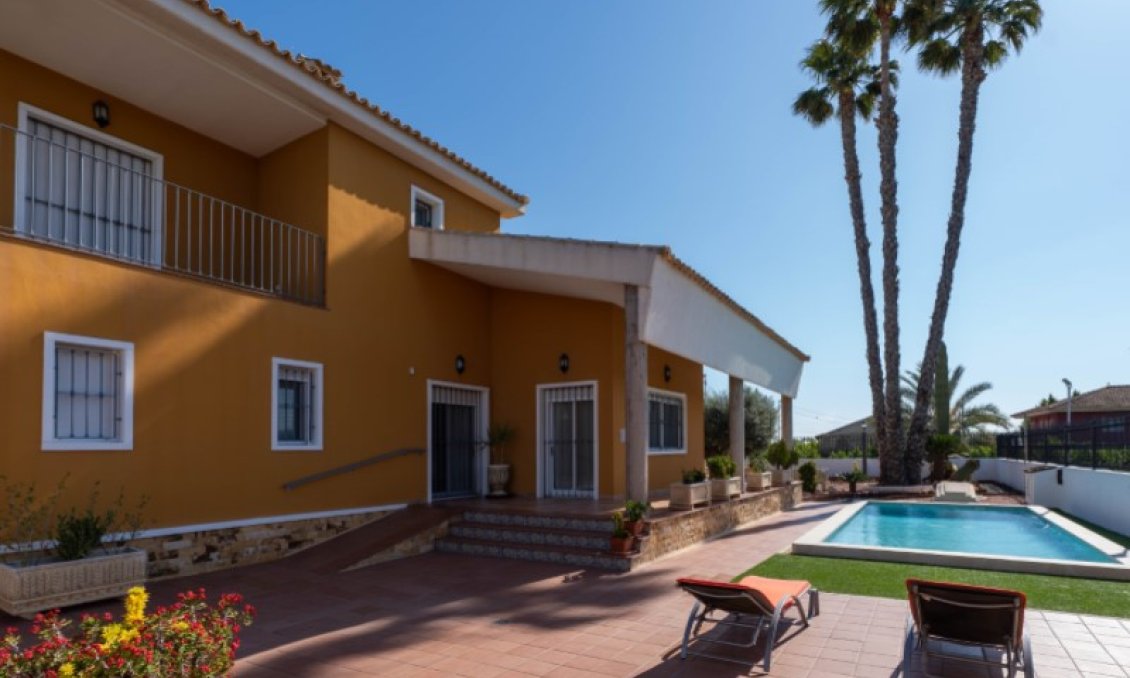 Használt Ingatlanok - Villa -
Orihuela - Inland