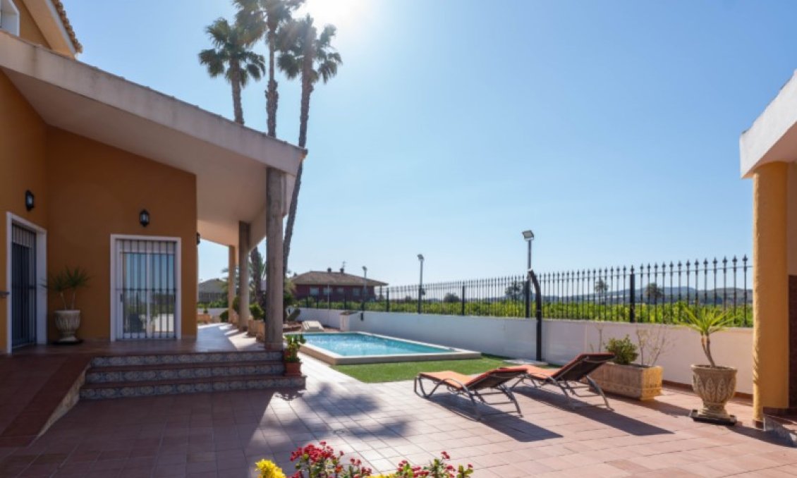 Használt Ingatlanok - Villa -
Orihuela - Inland