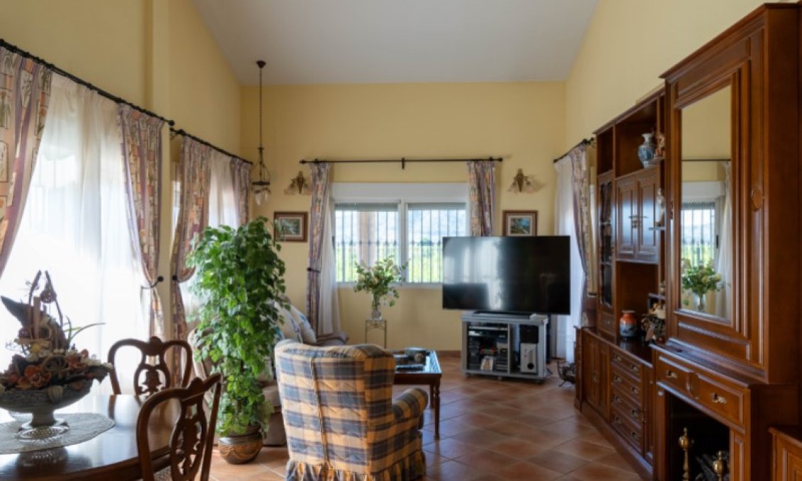 Használt Ingatlanok - Villa -
Orihuela - Inland