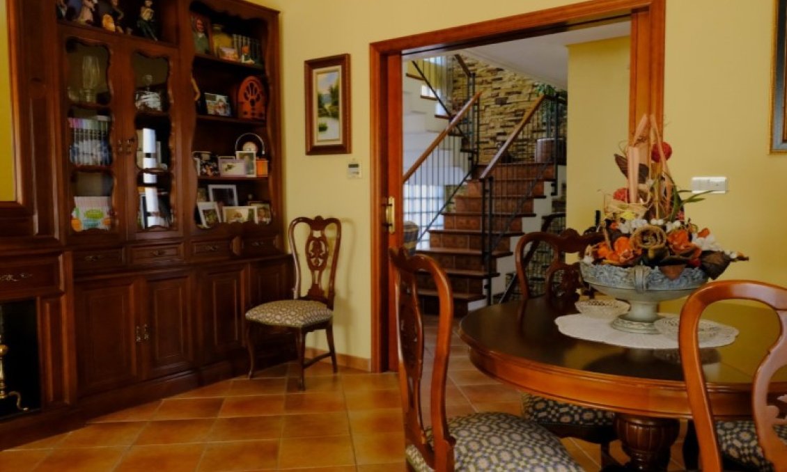 Használt Ingatlanok - Villa -
Orihuela - Inland