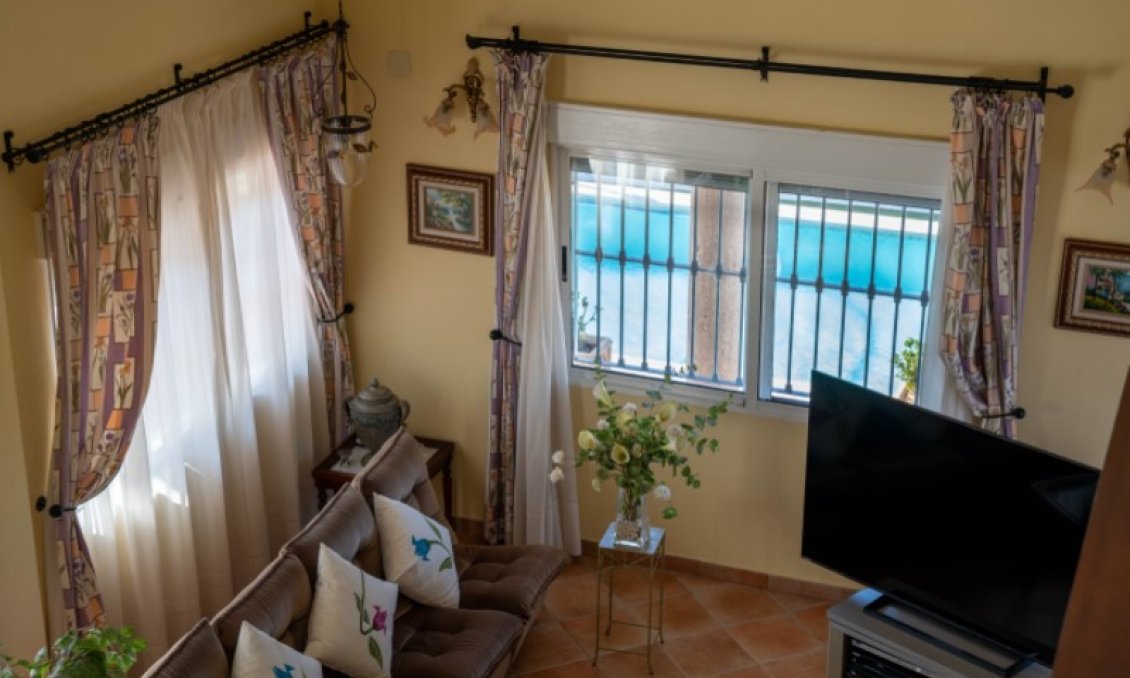 Használt Ingatlanok - Villa -
Orihuela - Inland