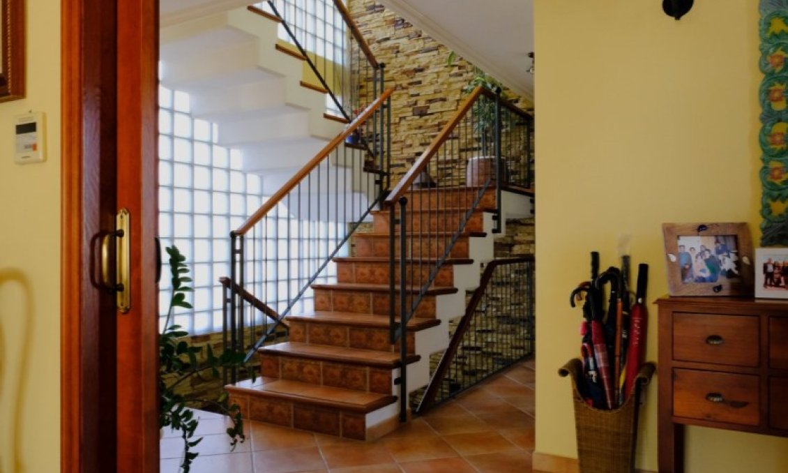 Használt Ingatlanok - Villa -
Orihuela - Inland