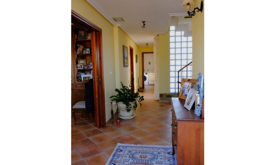 Használt Ingatlanok - Villa -
Orihuela - Inland