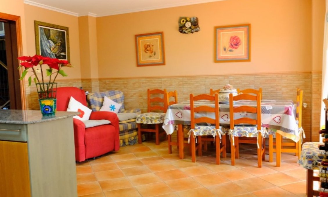 Használt Ingatlanok - Villa -
Orihuela - Inland