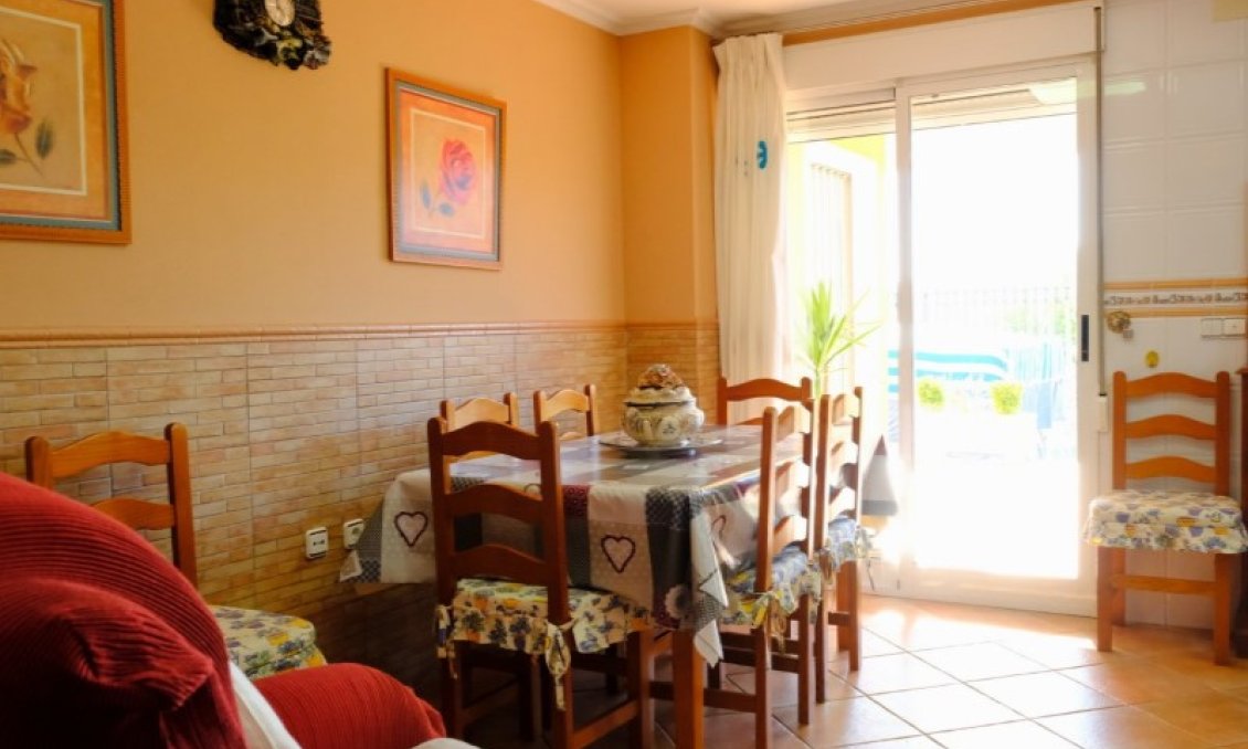 Használt Ingatlanok - Villa -
Orihuela - Inland