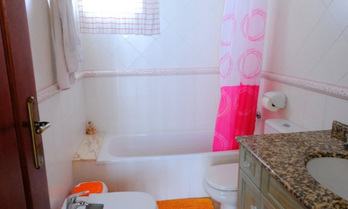 Használt Ingatlanok - Villa -
Orihuela - Inland