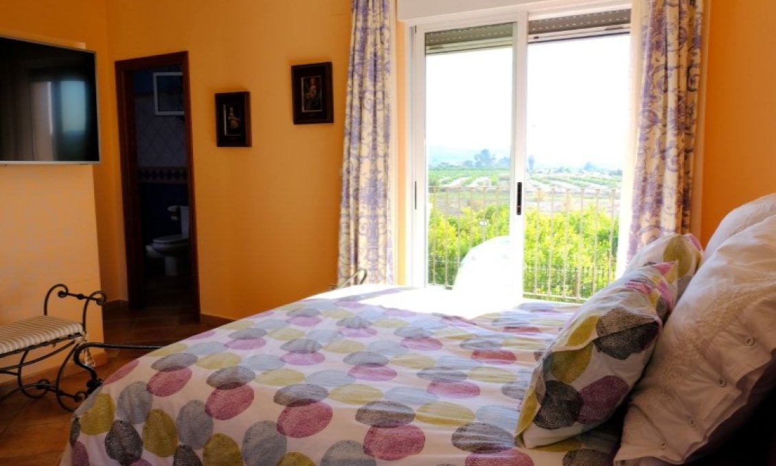 Használt Ingatlanok - Villa -
Orihuela - Inland