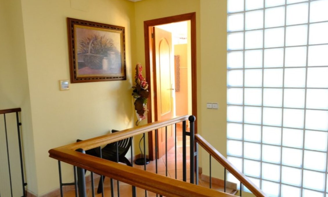 Használt Ingatlanok - Villa -
Orihuela - Inland