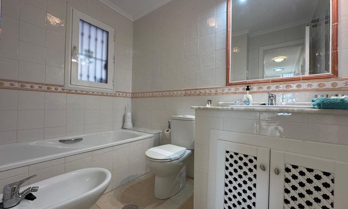 Használt Ingatlanok - Apartman -
Campoamor - Costa Blanca