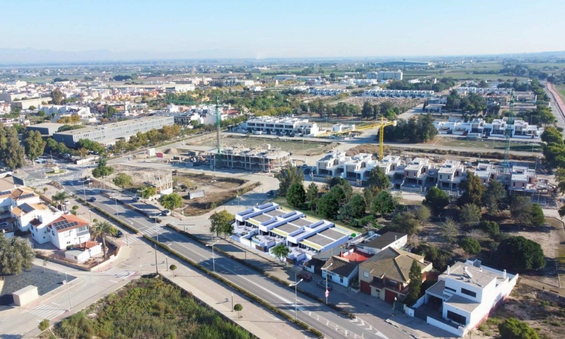 Neue Gebäude - Town House -
Dolores - Sector 3