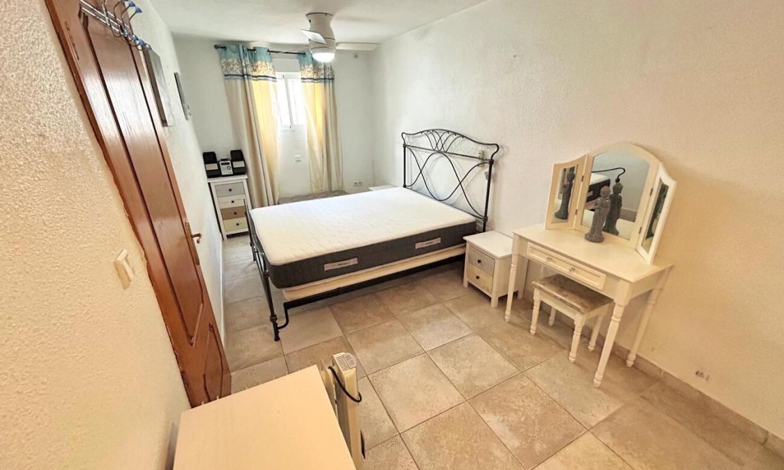 Használt Ingatlanok - Sorház -
Villamartin - Costa Blanca