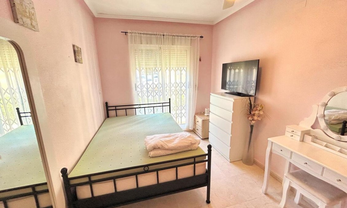 Használt Ingatlanok - Sorház -
Villamartin - Costa Blanca