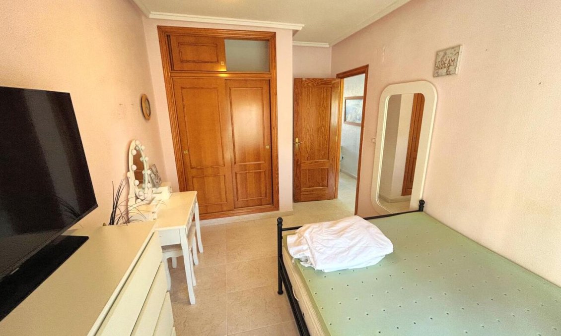 Használt Ingatlanok - Sorház -
Villamartin - Costa Blanca