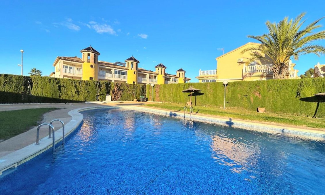 Használt Ingatlanok - Sorház -
Villamartin - Costa Blanca