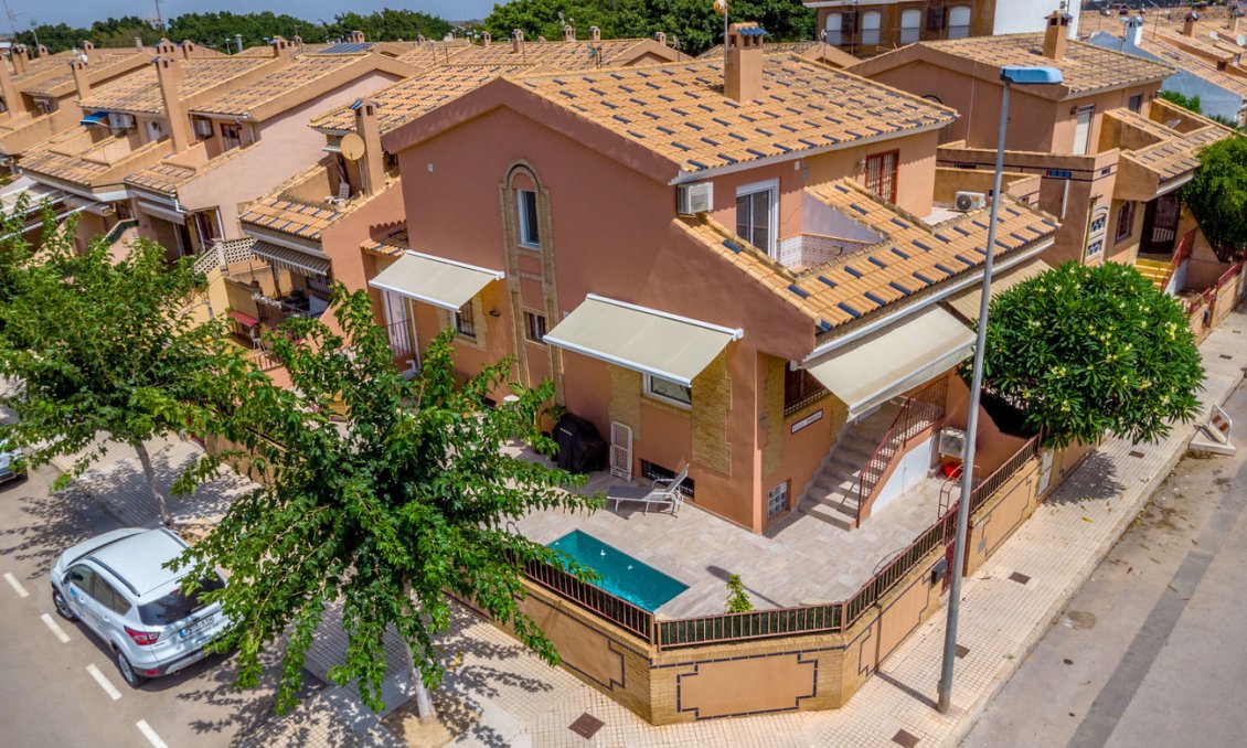 Resale - Villa -
Torre de la Horadada - Costa Blanca