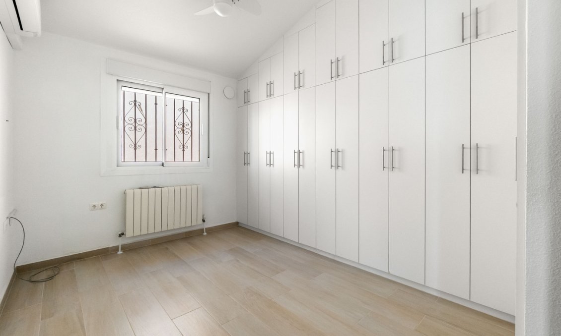 Resale - Villa -
Torre de la Horadada - Costa Blanca