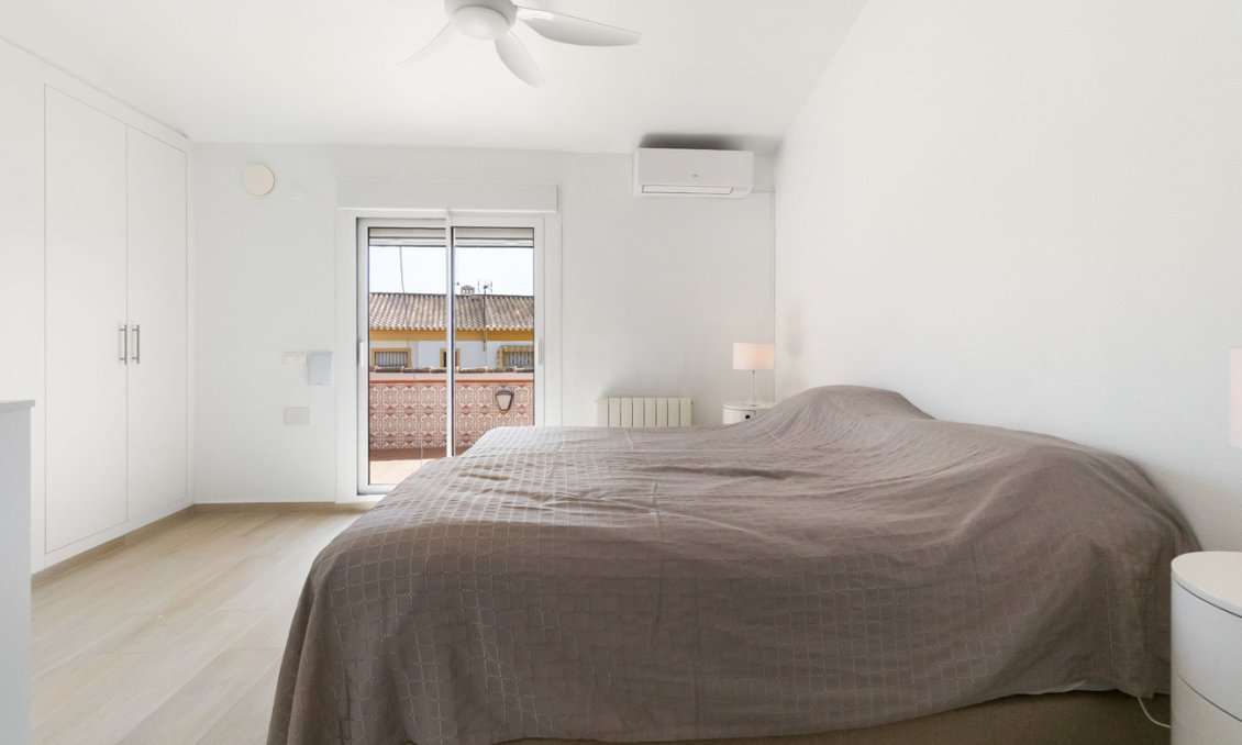 Resale - Villa -
Torre de la Horadada - Costa Blanca