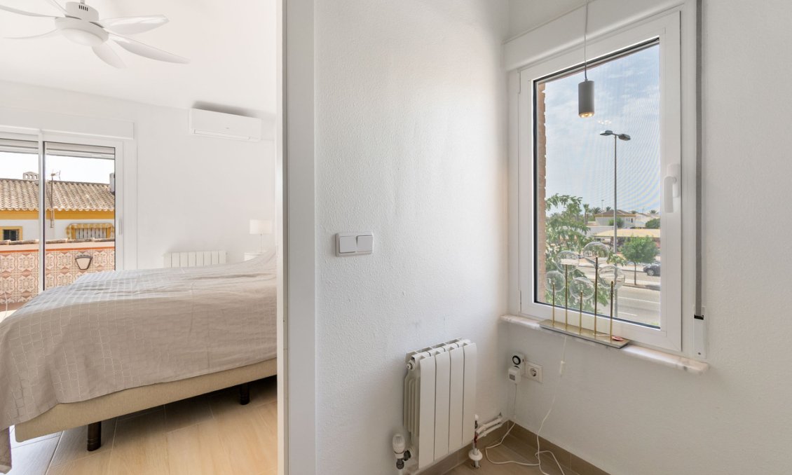 Resale - Villa -
Torre de la Horadada - Costa Blanca