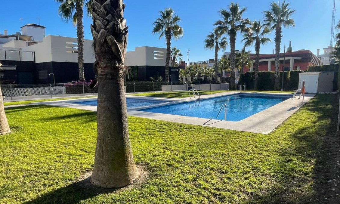 Használt Ingatlanok - Villa -
Villamartin - Costa Blanca