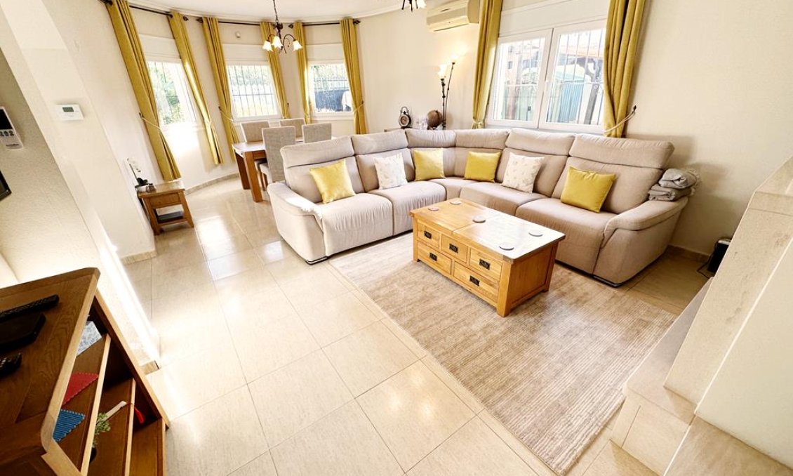 Használt Ingatlanok - Villa -
Lo Santiago - Inland