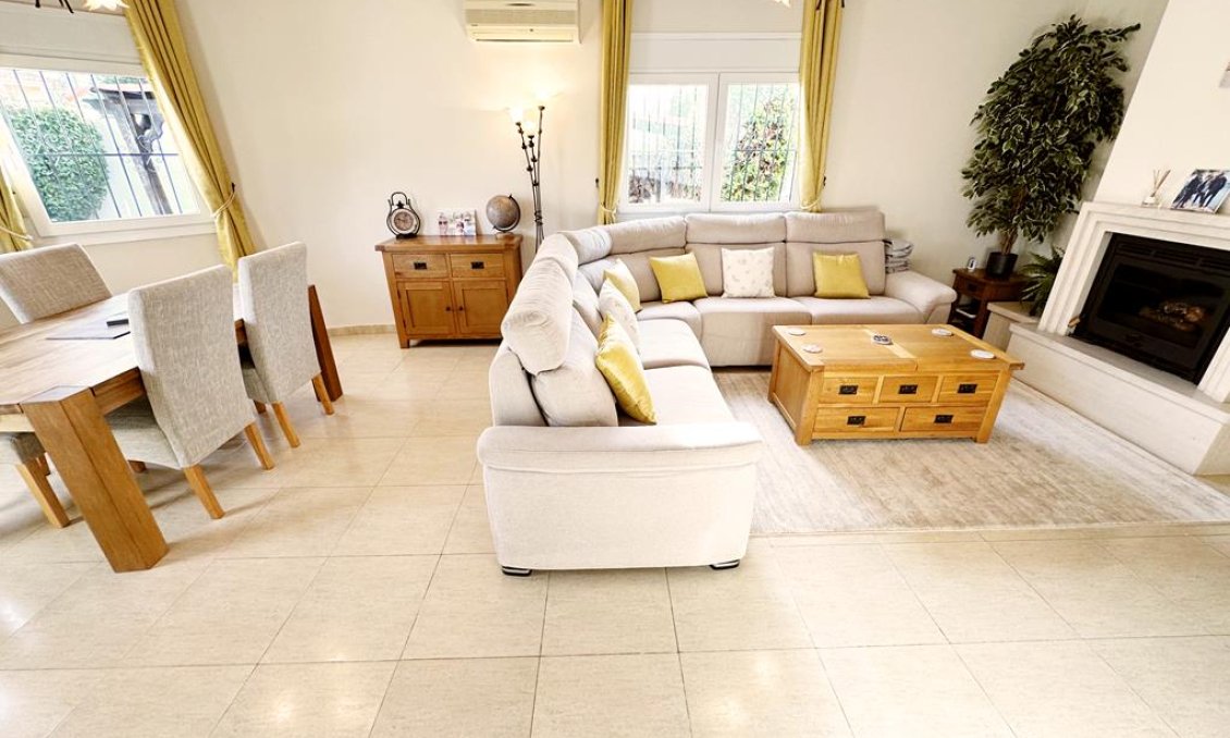 Használt Ingatlanok - Villa -
Lo Santiago - Inland