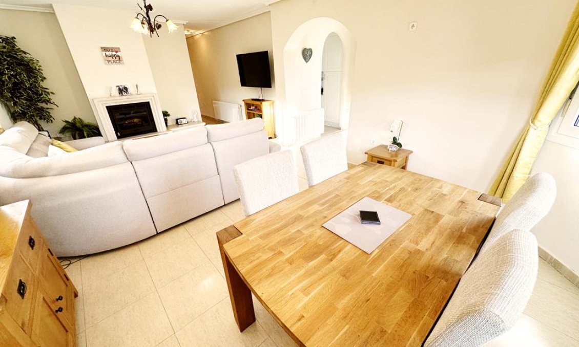 Használt Ingatlanok - Villa -
Lo Santiago - Inland