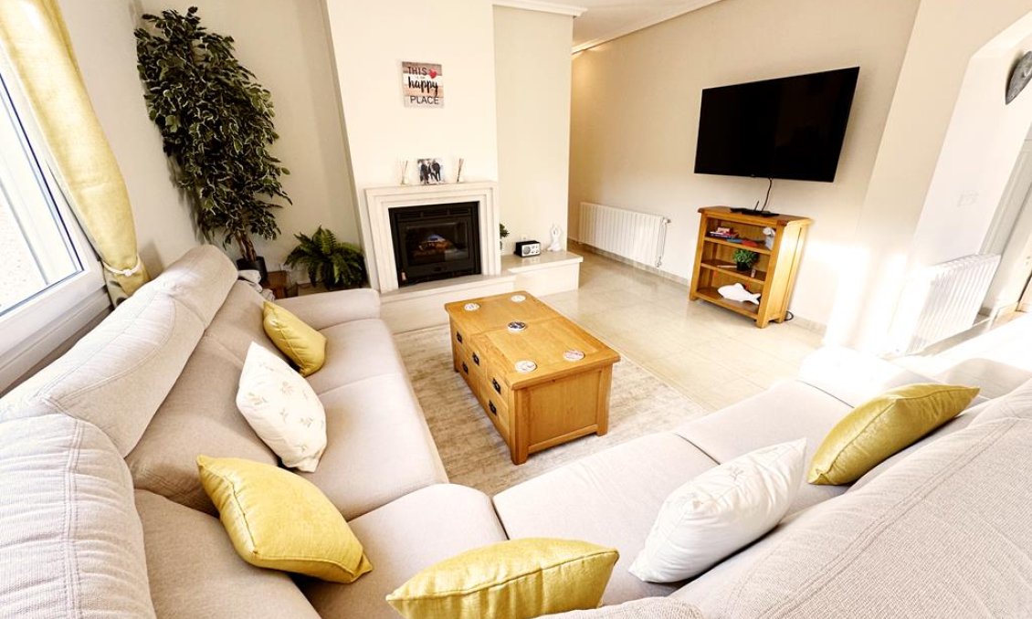 Használt Ingatlanok - Villa -
Lo Santiago - Inland