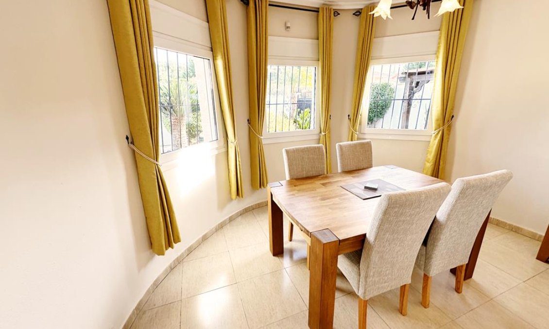 Használt Ingatlanok - Villa -
Lo Santiago - Inland