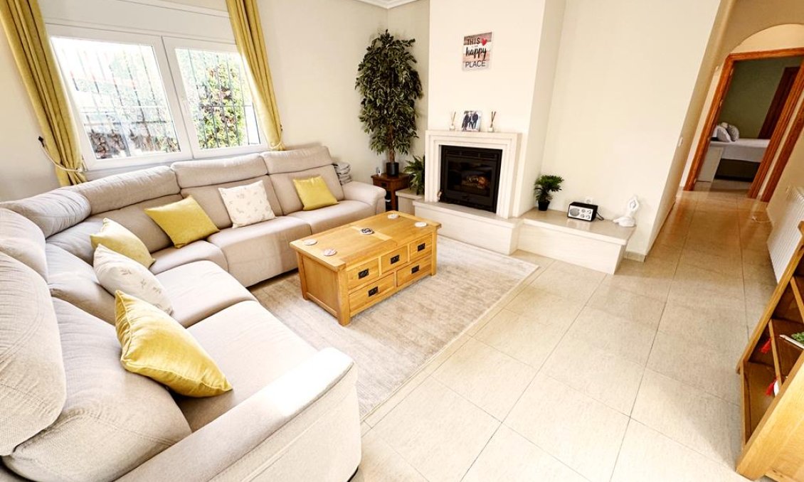 Használt Ingatlanok - Villa -
Lo Santiago - Inland