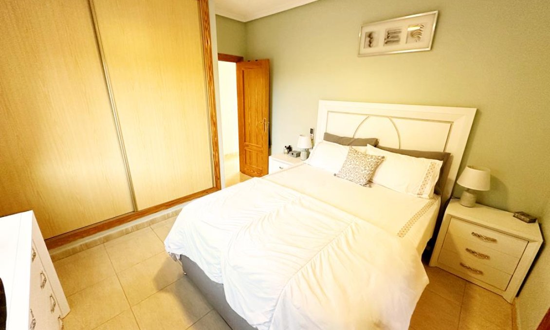 Használt Ingatlanok - Villa -
Lo Santiago - Inland