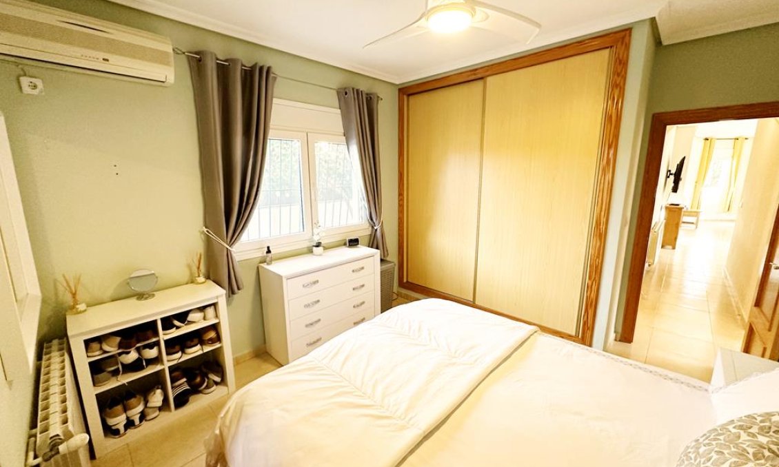 Használt Ingatlanok - Villa -
Lo Santiago - Inland