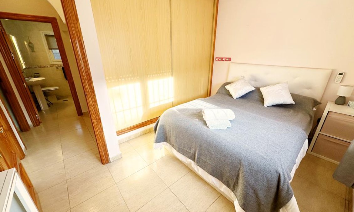 Használt Ingatlanok - Villa -
Lo Santiago - Inland