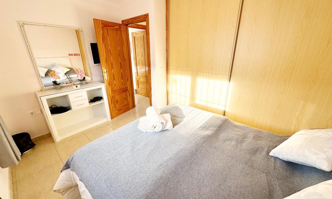 Használt Ingatlanok - Villa -
Lo Santiago - Inland