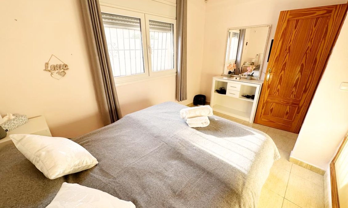 Használt Ingatlanok - Villa -
Lo Santiago - Inland