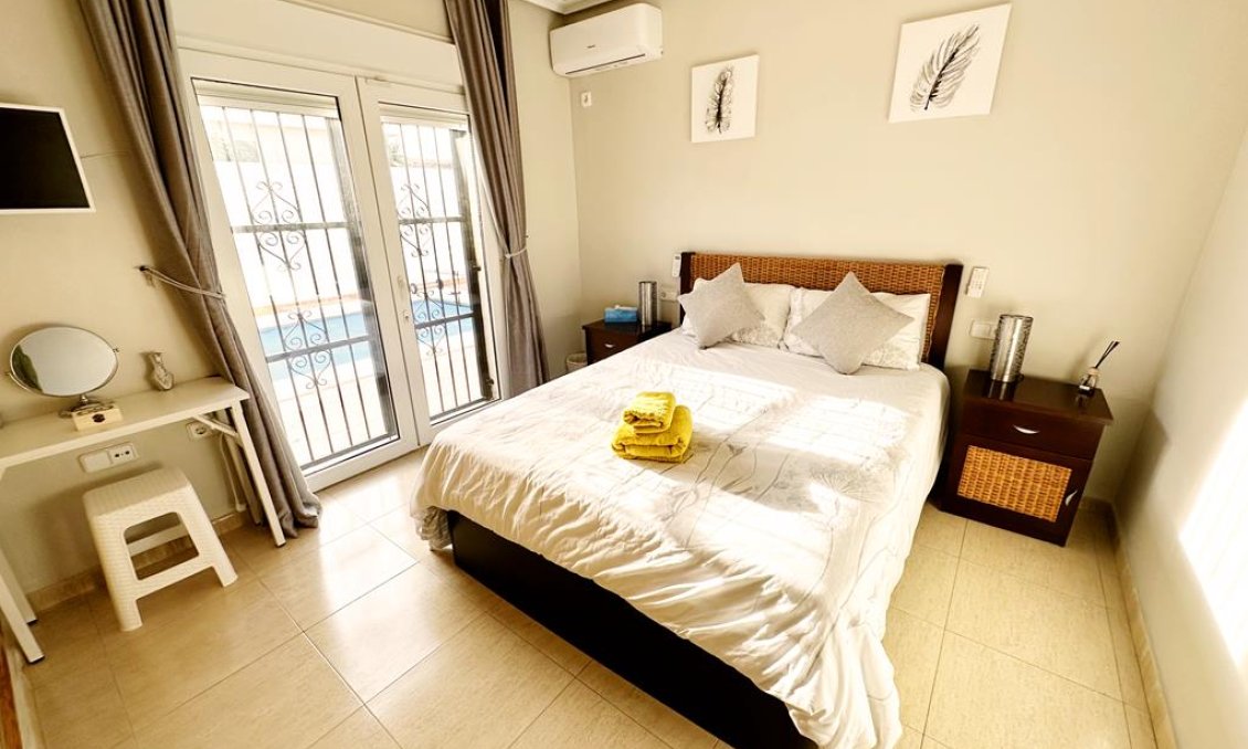 Használt Ingatlanok - Villa -
Lo Santiago - Inland