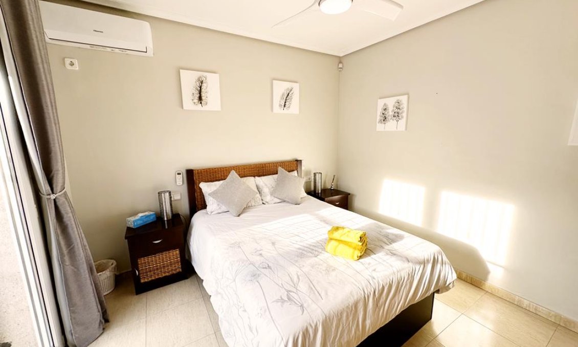 Használt Ingatlanok - Villa -
Lo Santiago - Inland