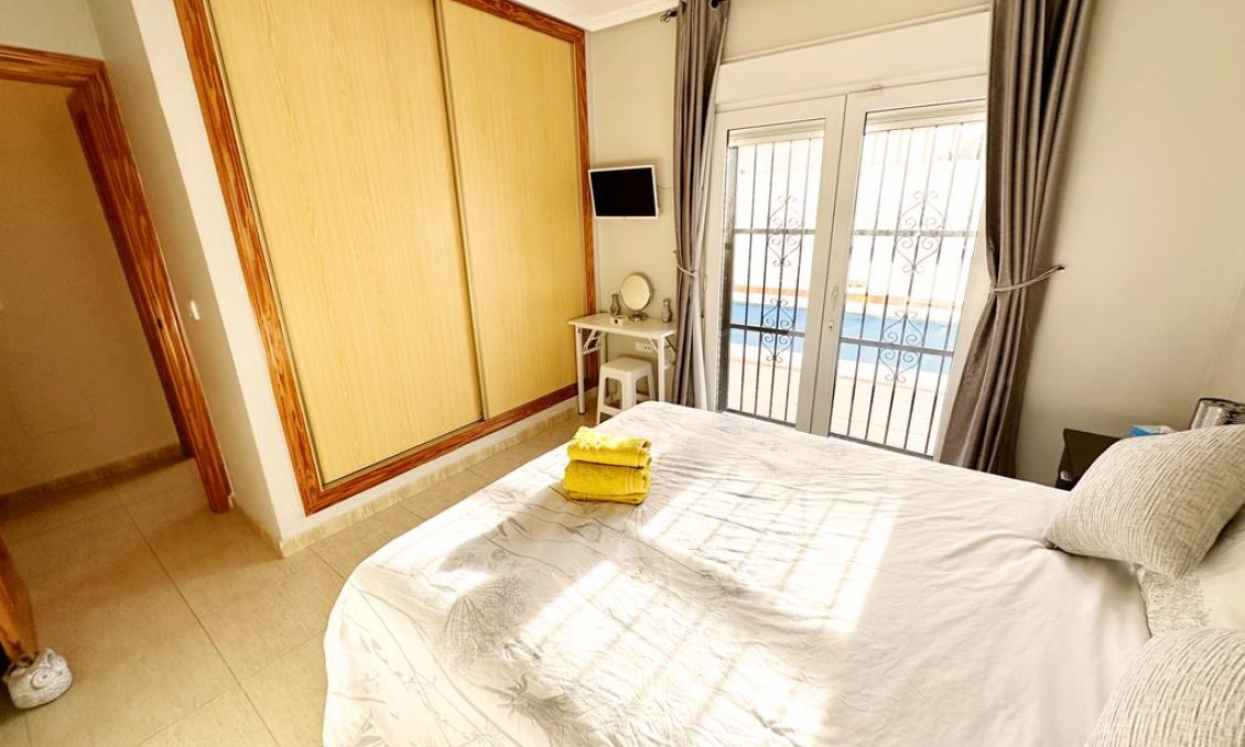 Használt Ingatlanok - Villa -
Lo Santiago - Inland