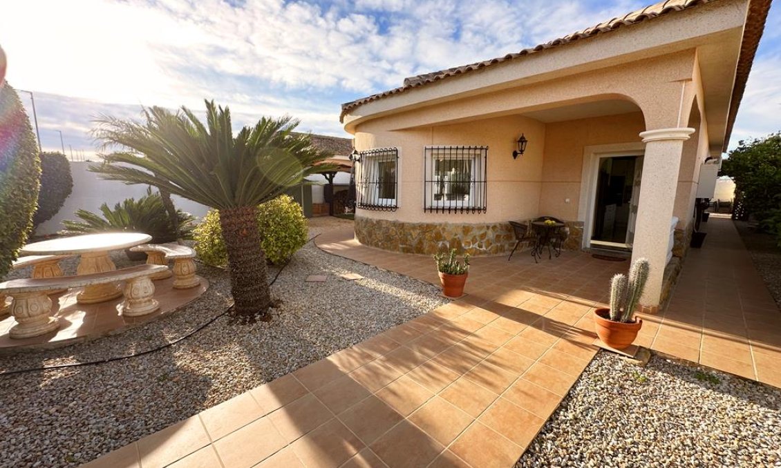 Használt Ingatlanok - Villa -
Lo Santiago - Inland