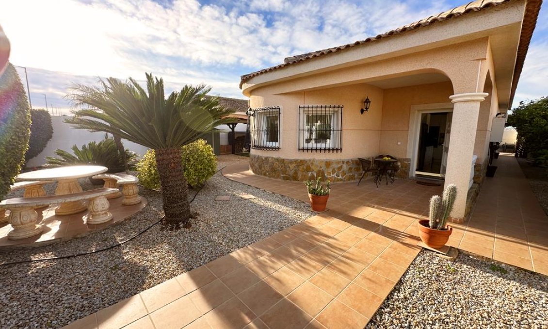 Használt Ingatlanok - Villa -
Lo Santiago - Inland