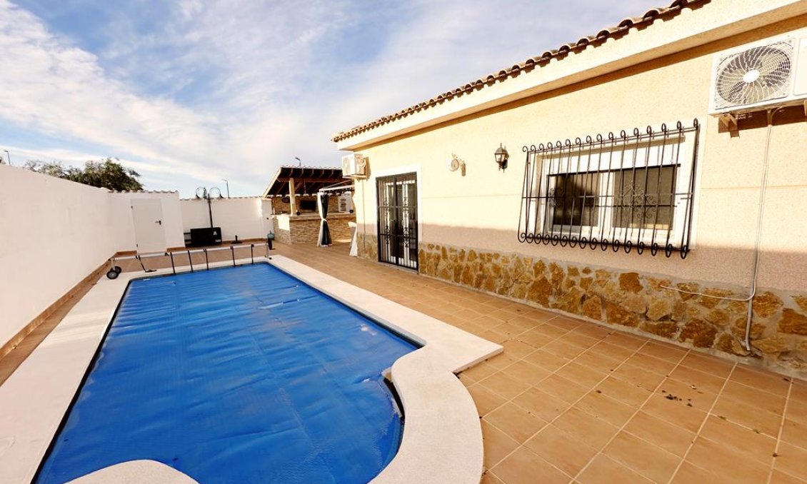 Használt Ingatlanok - Villa -
Lo Santiago - Inland