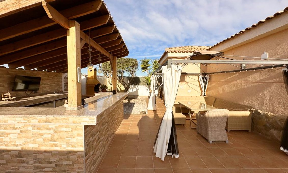 Használt Ingatlanok - Villa -
Lo Santiago - Inland