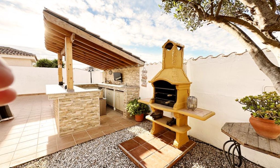 Használt Ingatlanok - Villa -
Lo Santiago - Inland