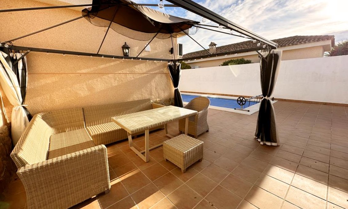 Használt Ingatlanok - Villa -
Lo Santiago - Inland