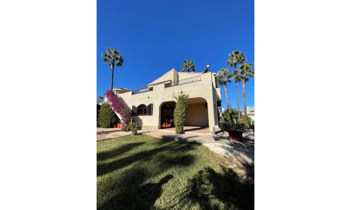 Wiederverkauf - Villa -
Villamartin - Costa Blanca