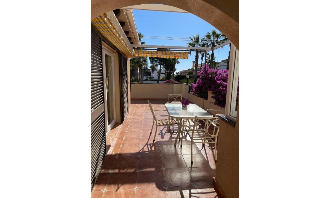 Wiederverkauf - Villa -
Villamartin - Costa Blanca